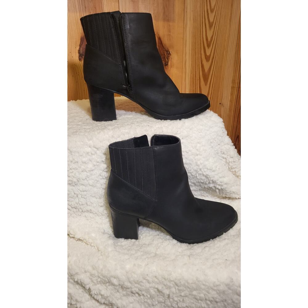Black ankle boots by Kelly and Katie, Size 9M. 3 in heel